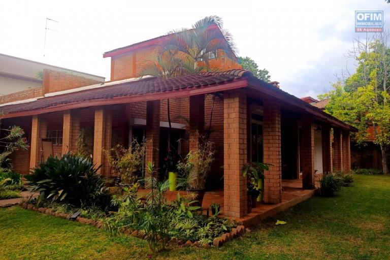 Une villa F5 dans la r&eacute;sidence bonnet &agrave; Ivandry ( CONTACT LALAINA 034 08 583 7...