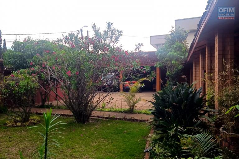 Une villa F5 dans la r&eacute;sidence bonnet &agrave; Ivandry ( CONTACT LALAINA 034 08 583 76 )