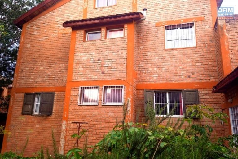 Une villa F5 dans la r&eacute;sidence bonnet &agrave; Ivandry ( CONTACT LALAINA )