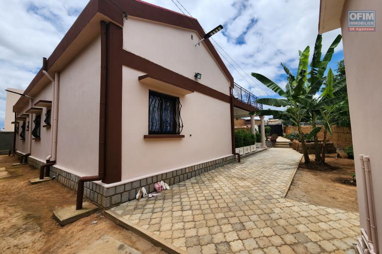 A LOUER - Jolie villa basse meubl&eacute;e de type F5 situ&eacute;e &agrave; Ivato. Contact rapide Mr Jacky + 261 34 02 443 04