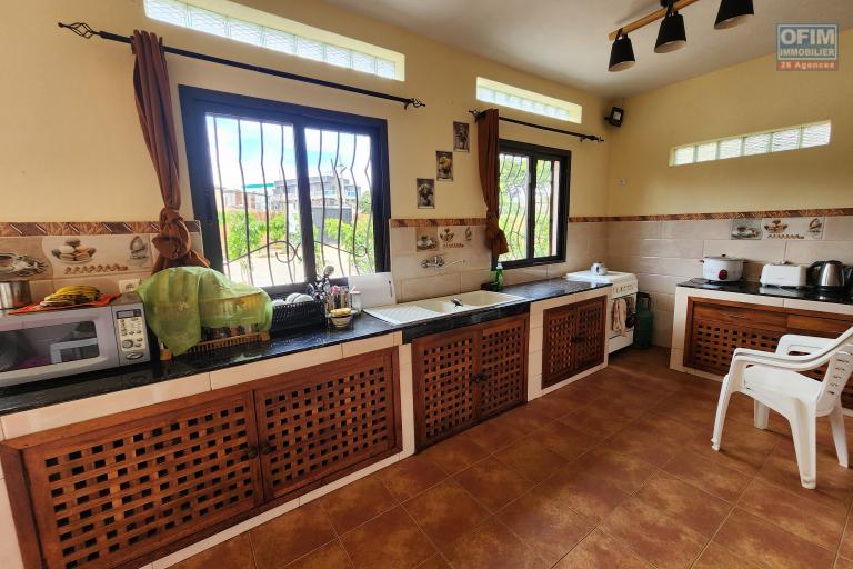 A LOUER - Jolie villa basse meubl&eacute;e de type F5 situ&eacute;e &agrave; Ivato. Contact rapide Mr Jacky + 261 34 02 443 04