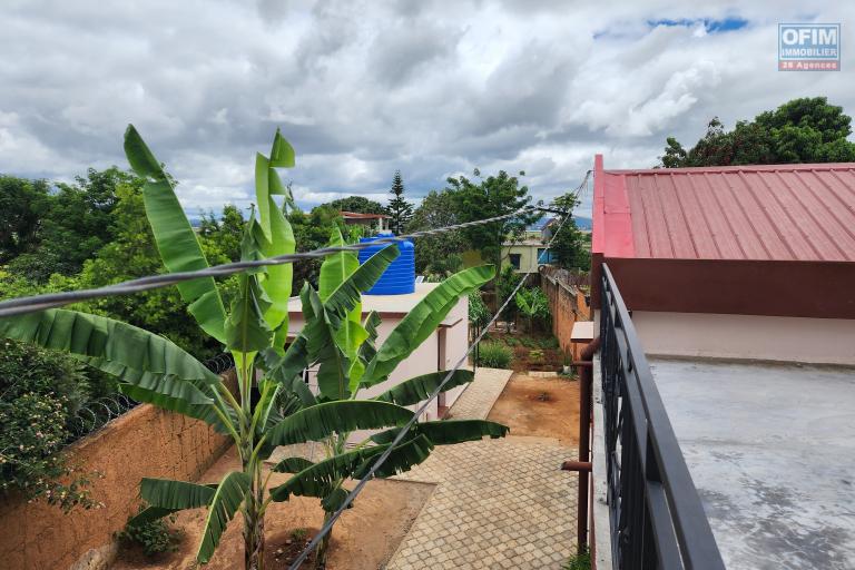 A LOUER - Jolie villa basse meubl&eacute;e de type F5 situ&eacute;e &agrave; Ivato. Contact rapide Mr Jacky + 261 34 02 443 04