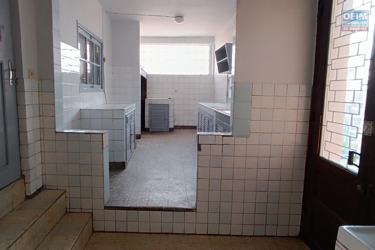 A LOUER une maison F5 avec parking &agrave; Tsimbazaza