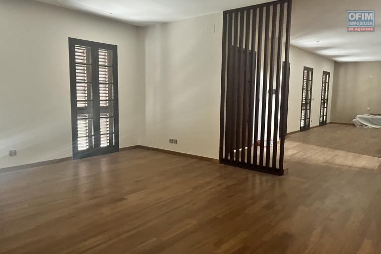 Une villa neuve de style architectural traditionnel F6 à Ankorondrano ( CONTACT LALAINA )