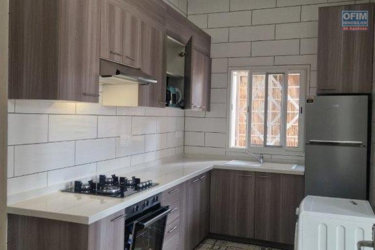 Un appartement T4 meubl&eacute; au RDC &agrave; Ambatobe ( CONTACT LALAINA )