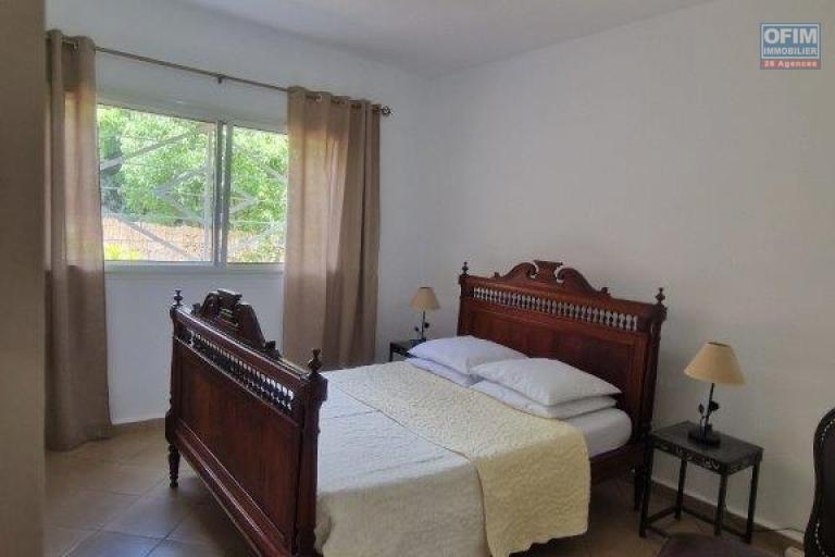 Un appartement T4 meubl&eacute; au RDC &agrave; Ambatobe ( CONTACT LALAINA )