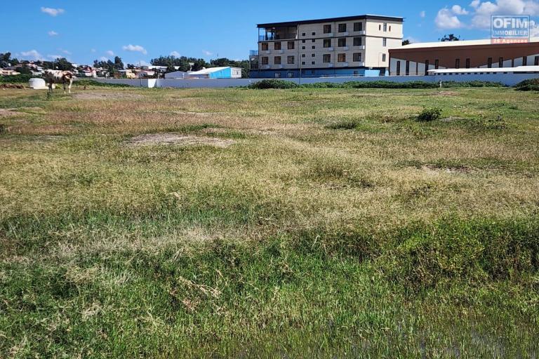 TERRAIN PLAT AVEC CLOTURE DE 1 000 m2 À VENDRE - AMBOHIDRATRIMO. Contact rapide Mr Jacky +261 34 02 443 04