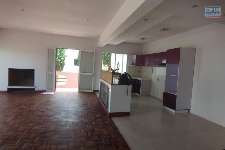 A vendre, villa F4 sur 600 m2 de terrain à Faravohitra Avaratra