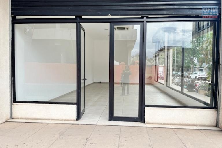 Un local commercial de 58m2 &agrave; Alarobia ( CONTACT LALAINA 034 08 583 76 )