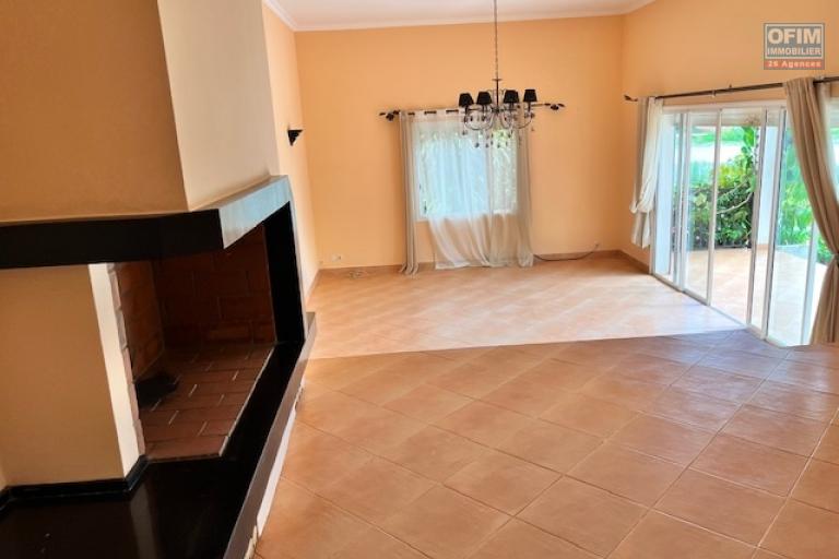 Une villa F5 avec piscine &agrave; Ambohibao ( CONTACT LALAINA )