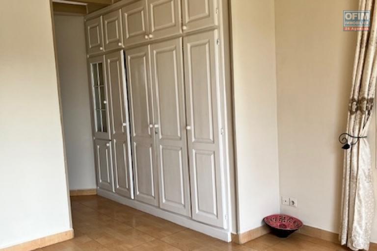 Une villa F5 avec piscine &agrave; Ambohibao ( CONTACT LALAINA )