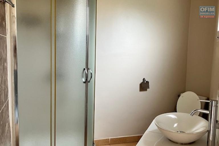 Une villa F5 avec piscine &agrave; Ambohibao ( CONTACT LALAINA )