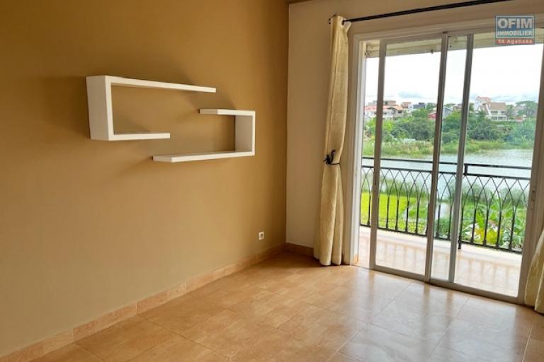 Une villa F5 avec piscine &agrave; Ambohibao ( CONTACT LALAINA )