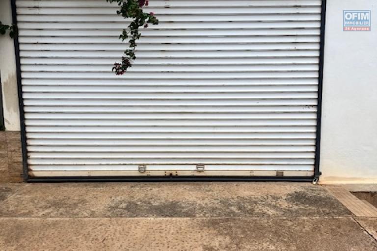 Une villa F5 avec piscine &agrave; Ambohibao ( CONTACT LALAINA )