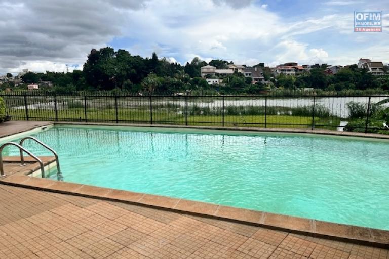 Une villa F5 avec piscine &agrave; Ambohibao ( CONTACT LALAINA )