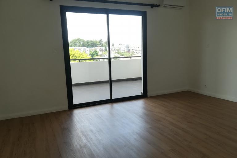 UN appartement T4 s&eacute;curis&eacute; &agrave; Ivandry ( CONTACT LALAINA)