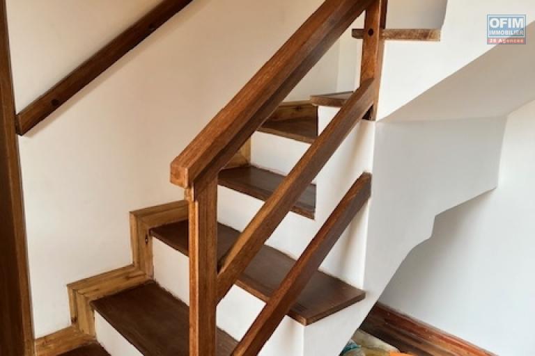 Vente d'une maison F4 &agrave; Anosy Avaratra ( CONATCT LALAINA )