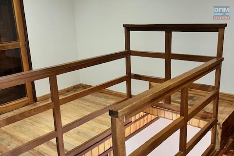 Vente d'une maison F4 &agrave; Anosy Avaratra ( CONATCT LALAINA )