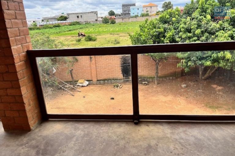 Vente d'une maison F4 &agrave; Anosy Avaratra ( CONATCT LALAINA )
