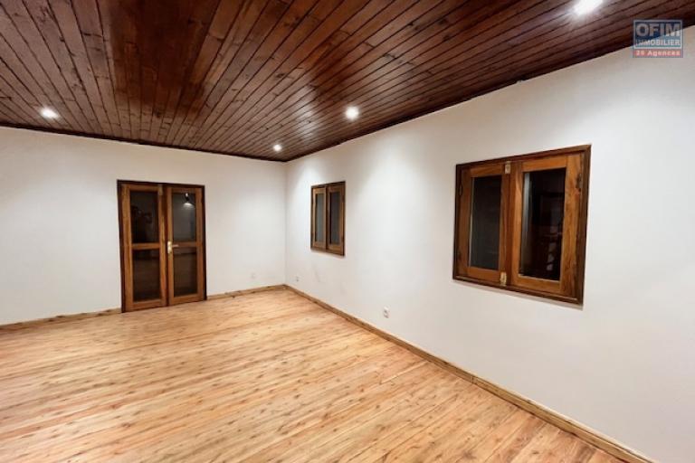 Vente d'une maison F4 &agrave; Anosy Avaratra ( CONATCT LALAINA 034 08 583 76 )