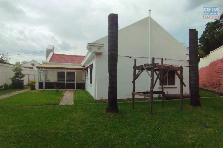 A VENDRE, villa F7 dans une résidence à Tanjombato -Antananarivo