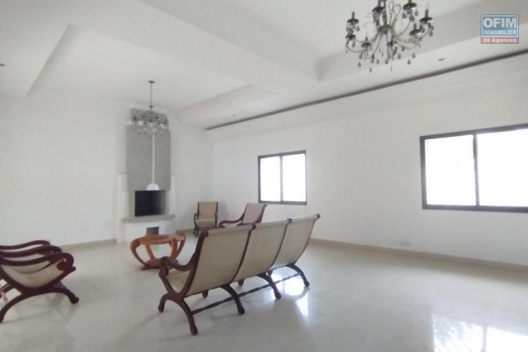 A VENDRE, villa F7 dans une résidence à Tanjombato -Antananarivo