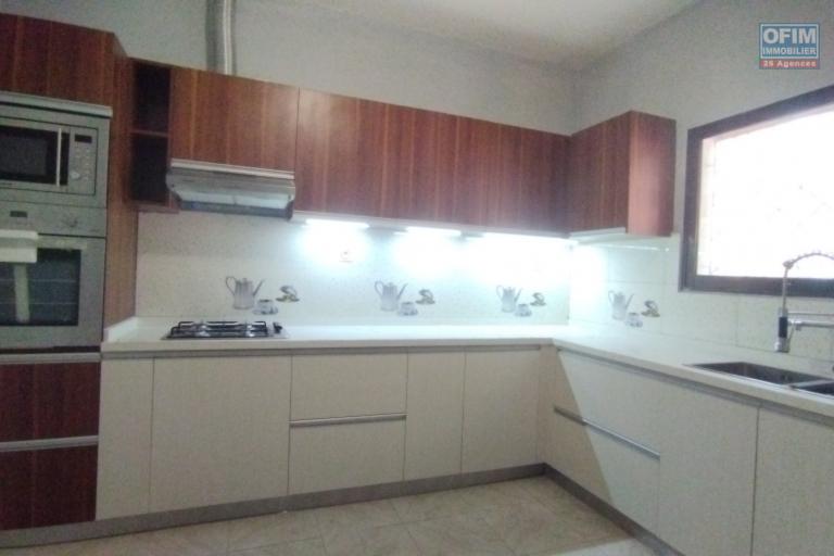 A VENDRE, villa F7 dans une résidence à Tanjombato -Antananarivo