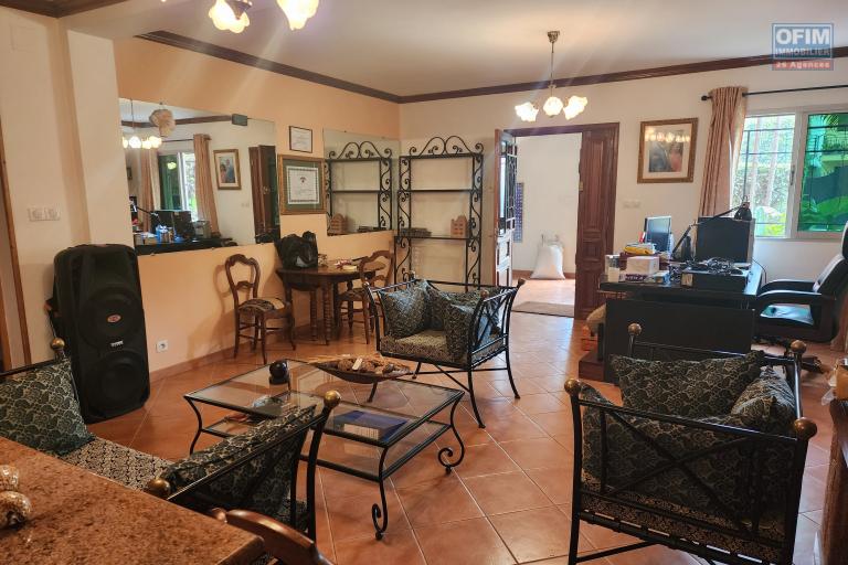 A LOUER - Appartement meubl&eacute; T4 haut standing sise &agrave; Ankadindravola Ivato