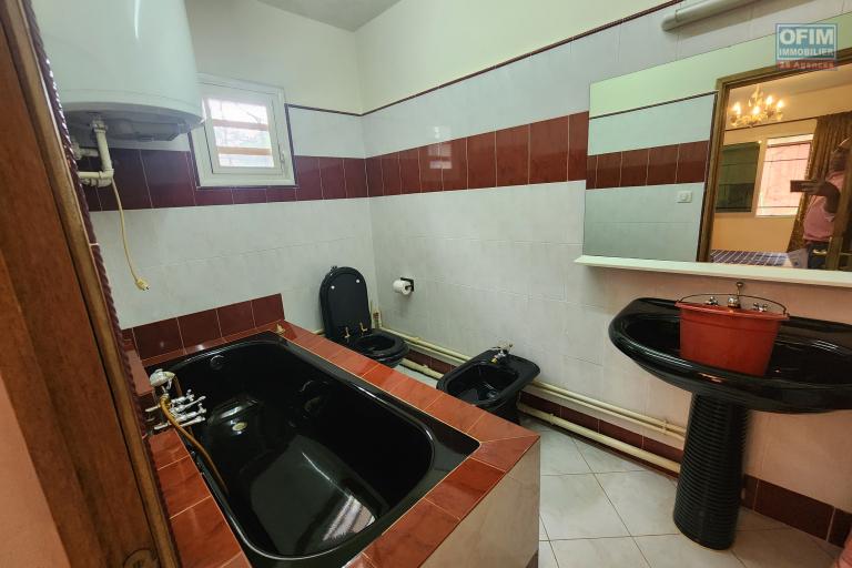 A LOUER - Appartement meubl&eacute; T4 haut standing sise &agrave; Ankadindravola Ivato