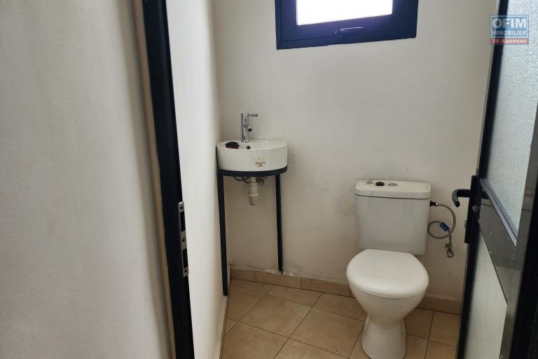 A LOUER - Local professionnel avec rooftop Antaninandro