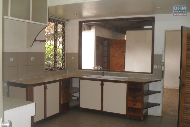 A louer une villa basse F5 dans un quartier résidentielle très sécurisée située à Ankadikely Ilafy