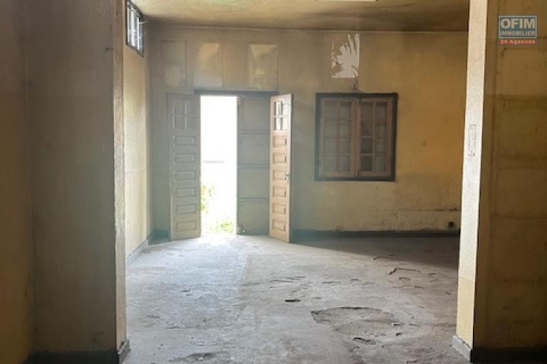 Vente d'une maison en bord de route à Ambohimanarina