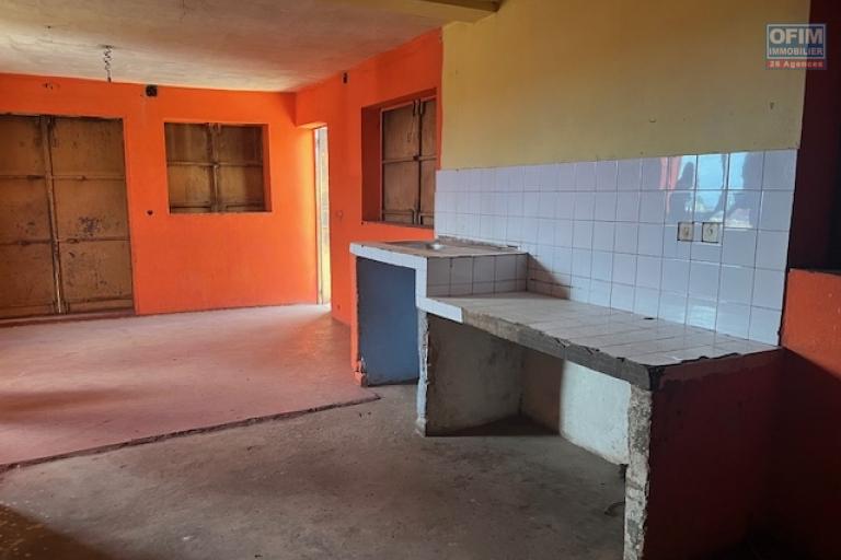 Vente d'une maison en bord de route à Ambohimanarina