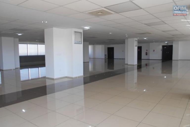 Des locaux de 300m2 et 600m2 &agrave; Ankorondrano ( CONTACT LALAINA 034 08 583 76 )