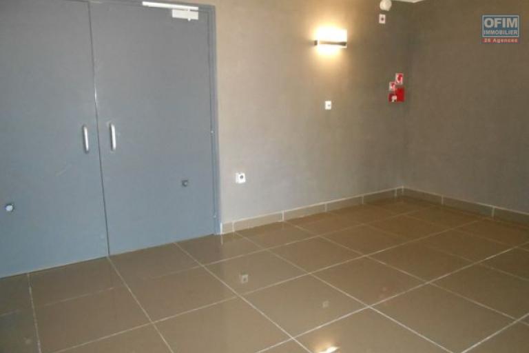 Des locaux de 300m2 et 600m2 &agrave; Ankorondrano ( CONTACT LALAINA 034 08 583 76 )