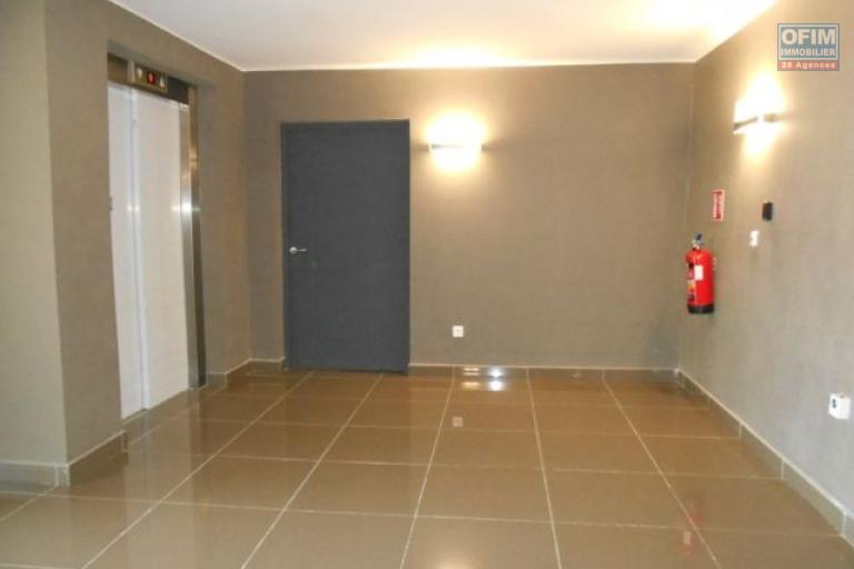 Des locaux de 300m2 et 600m2 &agrave; Ankorondrano ( CONTACT LALAINA 034 08 583 76 )