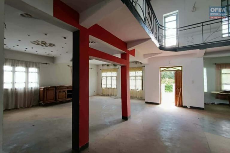 A vendre grande maison F8 sur Ambohimanarina Ambatolampy Tsimahafotsy - Antananarivo