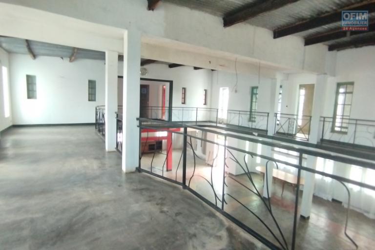 A vendre grande maison F8 sur Ambohimanarina Ambatolampy Tsimahafotsy - Antananarivo