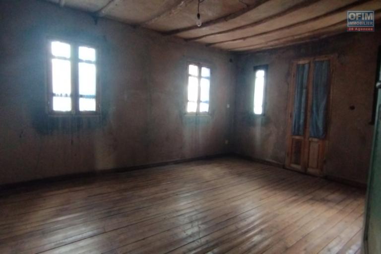 A vendre grande maison F8 sur Ambohimanarina Ambatolampy Tsimahafotsy - Antananarivo