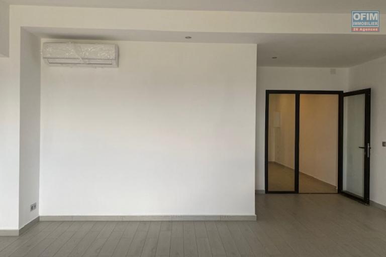 Un appartement T2 s&eacute;curis&eacute; &agrave; Ambohipotsy sur la haute ville de Tana ( CONTACT LALAINA )