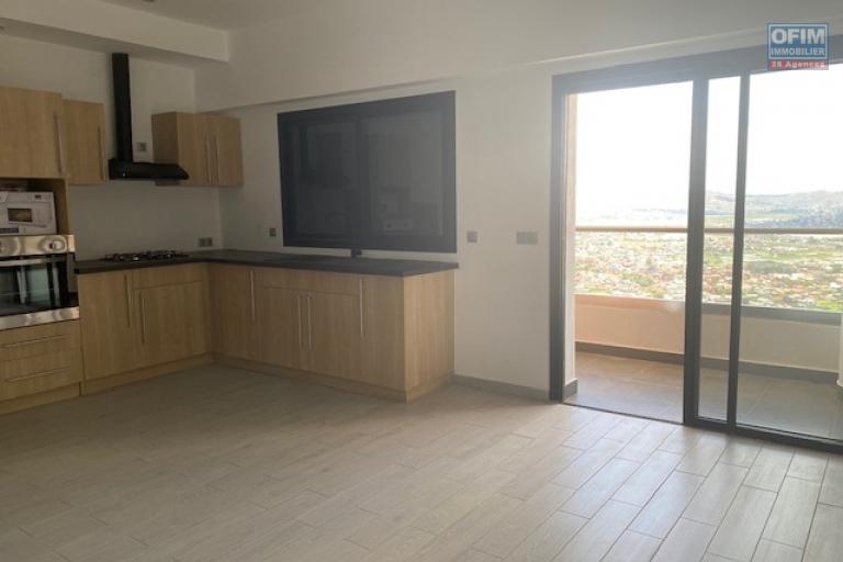 Un appartement T2 s&eacute;curis&eacute; &agrave; Ambohipotsy sur la haute ville de Tana ( CONTACT LALAINA )