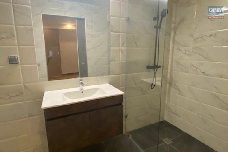 Un appartement T2 s&eacute;curis&eacute; &agrave; Ambohipotsy sur la haute ville de Tana ( CONTACT LALAINA )