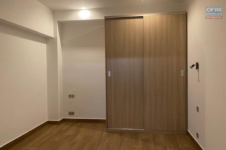 Un appartement T2 s&eacute;curis&eacute; &agrave; Ambohipotsy sur la haute ville de Tana ( CONTACT LALAINA )