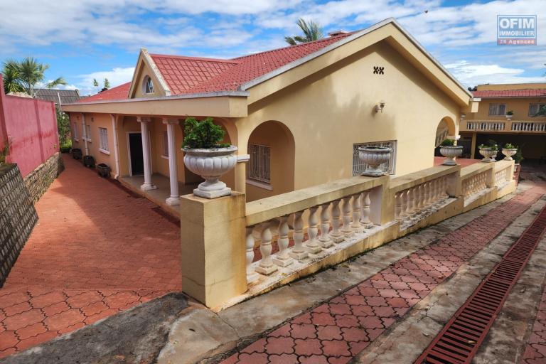 VILLA BASSE F5 DE STANDING &Agrave; LOUER - AMBOHIBAO.