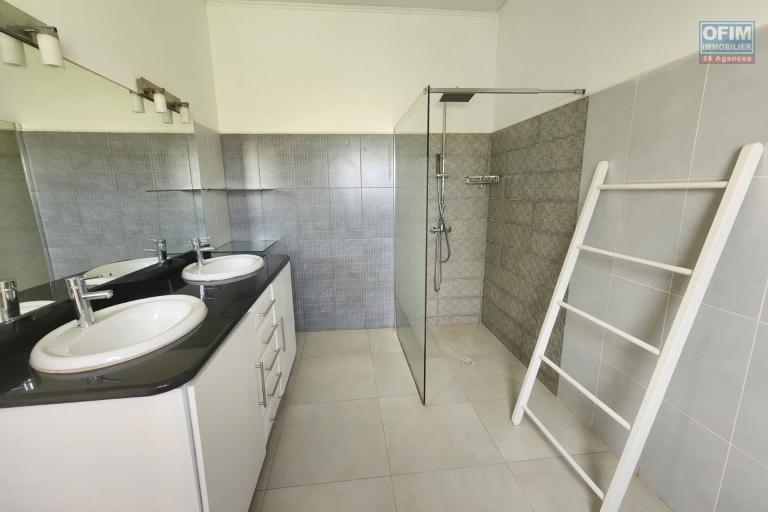 VILLA BASSE F5 DE STANDING &Agrave; LOUER - AMBOHIBAO.