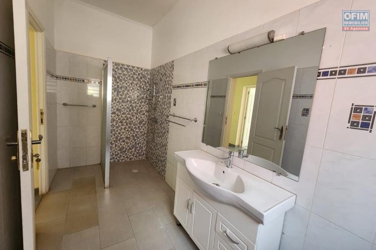 VILLA BASSE F5 DE STANDING &Agrave; LOUER - AMBOHIBAO.