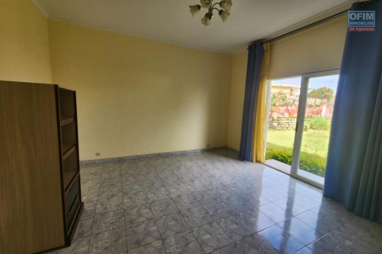 VILLA BASSE F5 DE STANDING &Agrave; LOUER - AMBOHIBAO.