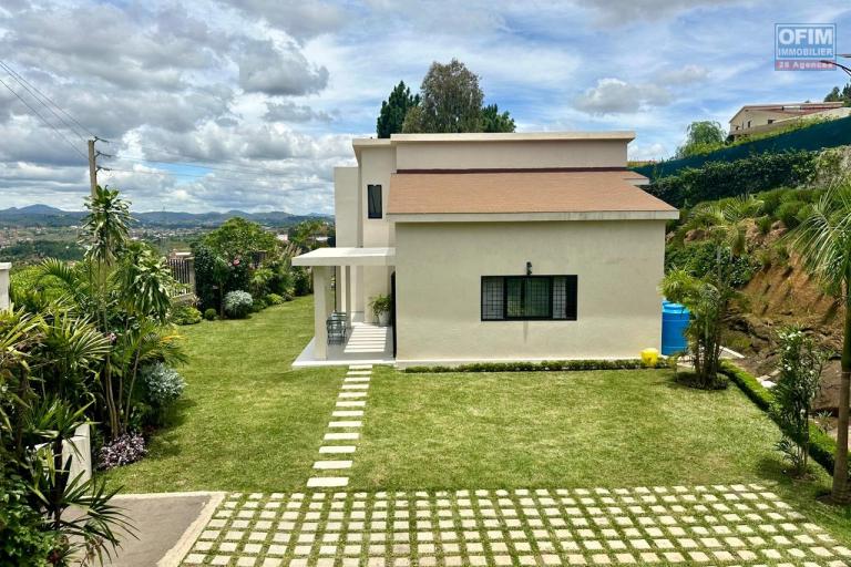 Une villa moderne F5 dans une r&eacute;sidence s&eacute;curis&eacute;e &agrave; Ambatobe