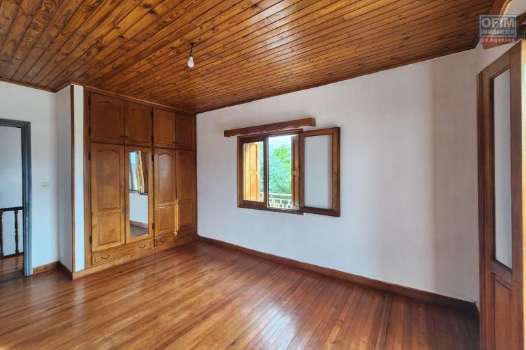 &Agrave; louer villa &agrave; &eacute;tage de type F7 se situe &agrave; Mamamba Ambohibao  non loin de l&rsquo;&eacute;cole primaire fran&ccedil;aise C. Contact Mr Jacky