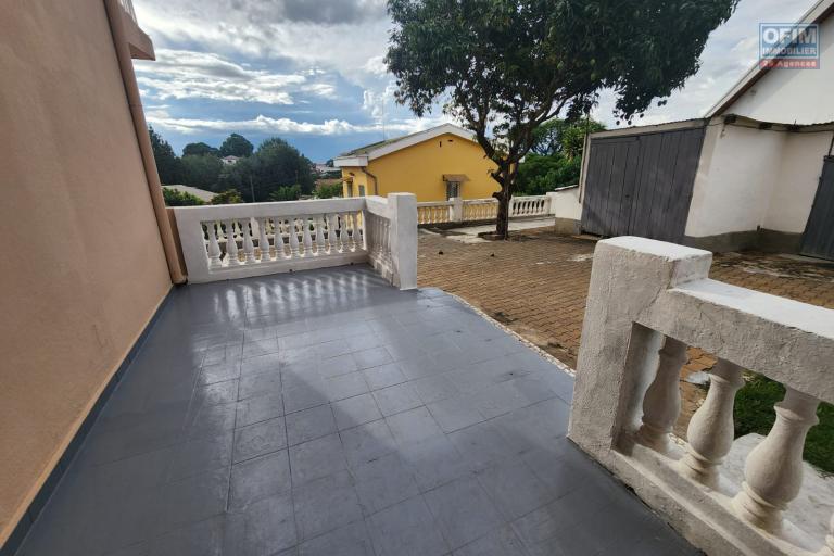 &Agrave; louer villa &agrave; &eacute;tage de type F7 se situe &agrave; Mamamba Ambohibao  non loin de l&rsquo;&eacute;cole primaire fran&ccedil;aise C. Contact Mr Jacky